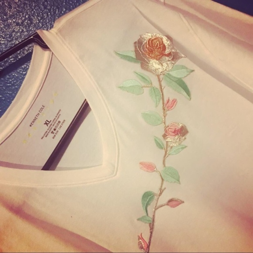 NWOT White Rose Embroidered Stretch White T-Shirt